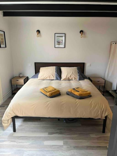 Bedroom 2, Loft Relais Cœur de France climatise - 3ch - 2SDB, Cher