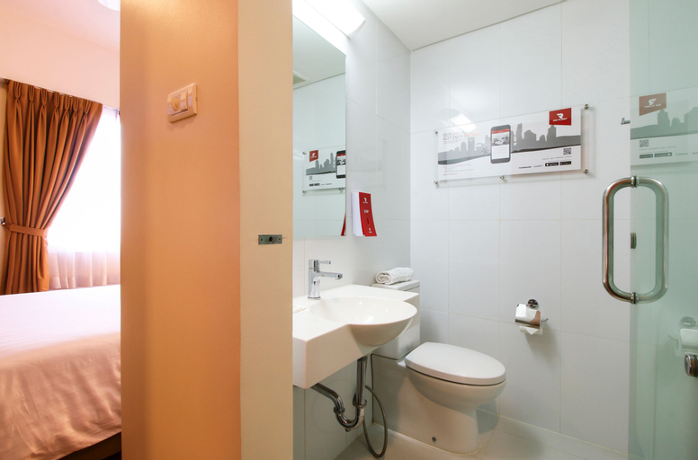 Bathroom 16