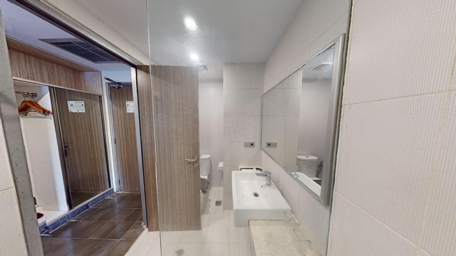 Bathroom 10