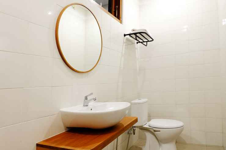Bathroom 14