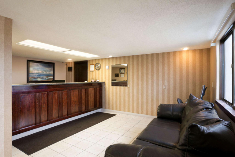 Public Area 2, Super 8 by Wyndham Eau Claire WI, Eau Claire
