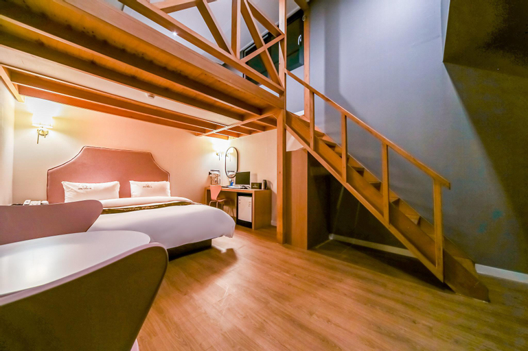 Bedroom 13