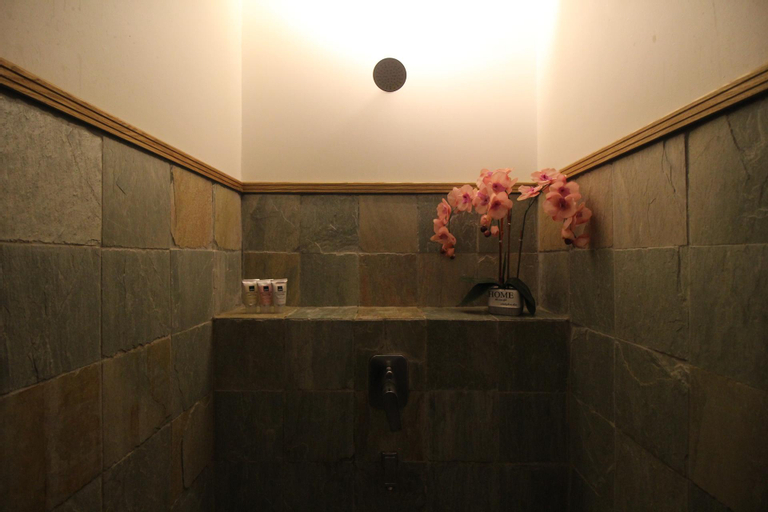 Bathroom 20