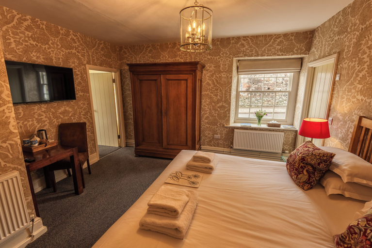Bedroom 2, Queen's Head Askham, Cumbria