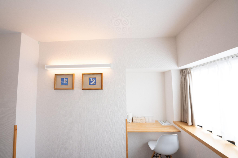 Bathroom, B B Neagari, Nomi
