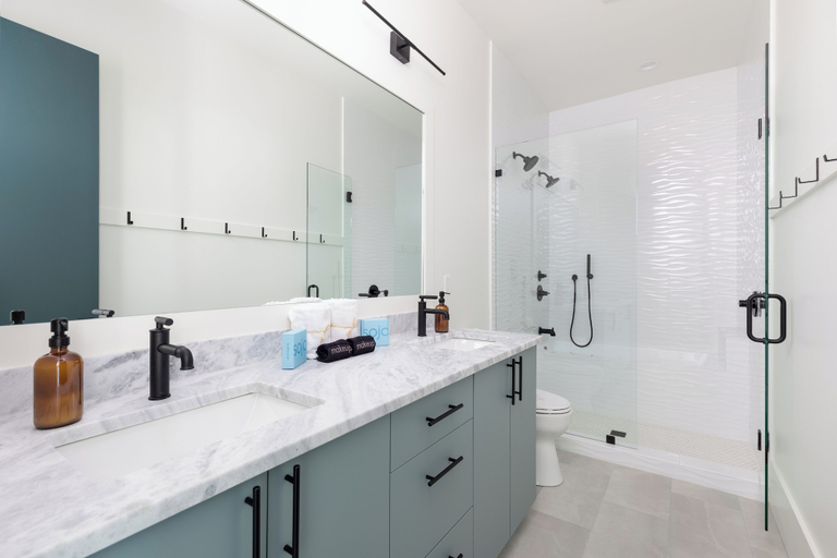 Bathroom 4, Casa Blanca, Bay