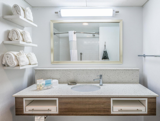 Bathroom 7