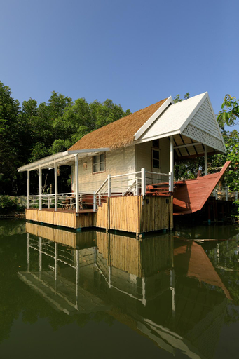 Exterior 5