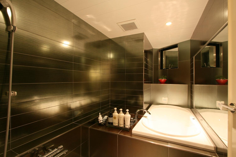 Bathroom 3, Hotel Varkin, Toshima