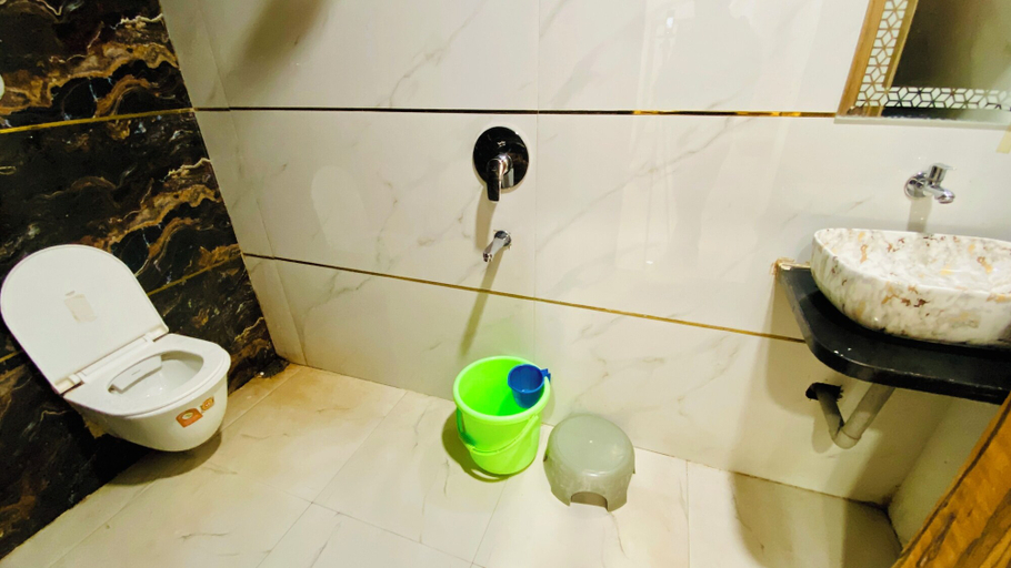 Bathroom 5, Hotel Radhe Shree, East Nimar