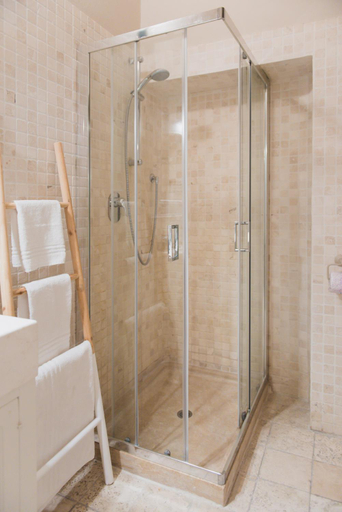 Bathroom 11