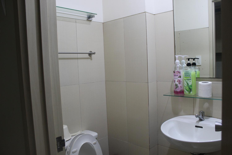 Bathroom 5, Chateau Elysee a14 near Airport Wifi Kitchen, Parañaque