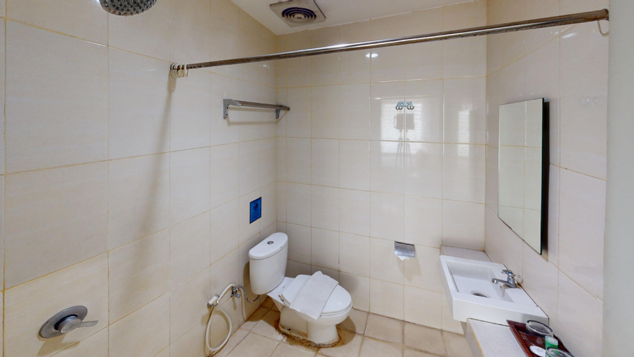 Bathroom 10