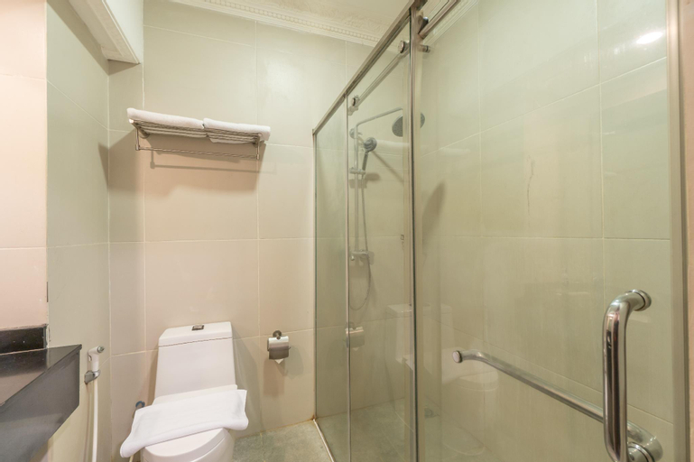 Bathroom 13