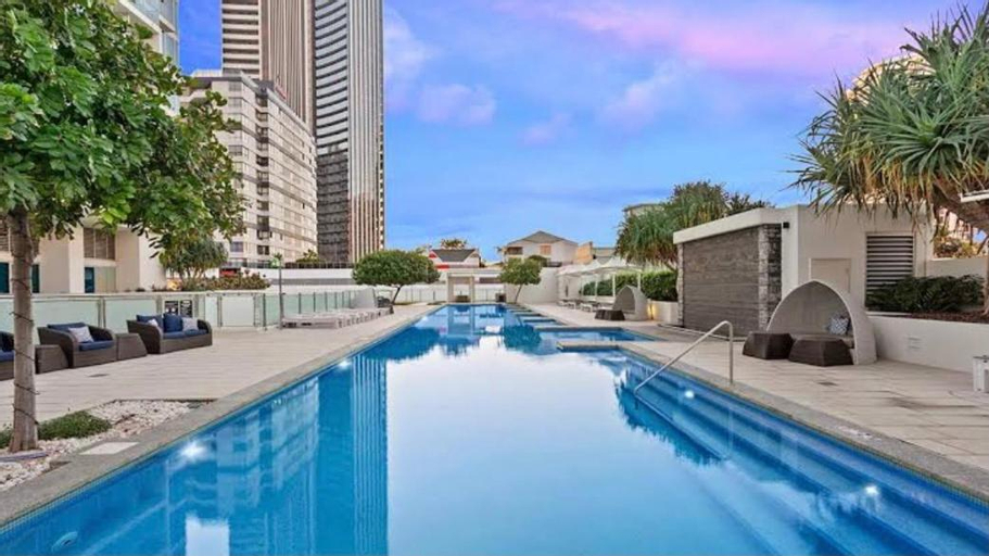 Hilton Five Star Panoramic Oceanview Sub-Penthouse, Gold Coast