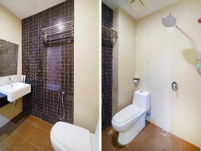 Bathroom 11