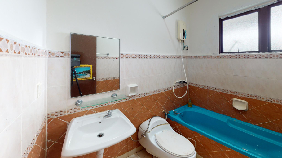 Bathroom 10