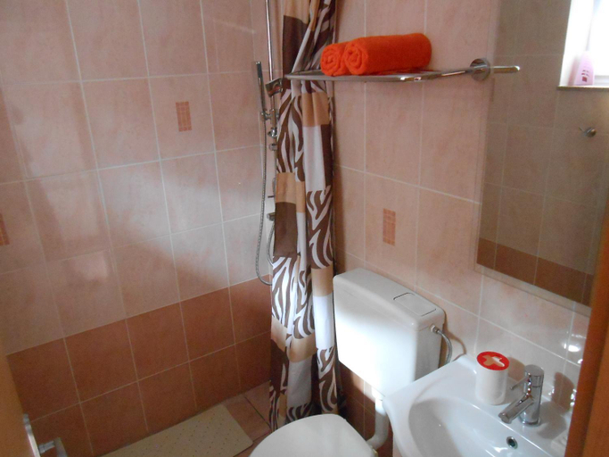 Bathroom 3, Love 2 Solkan, Gorizia