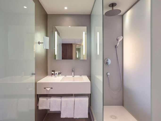 Bathroom 10