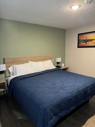 Bedroom 4, Cyber Inn, Richmond