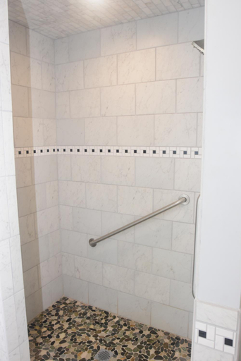 Bathroom 5, The Fields of Eden Inn, Erie