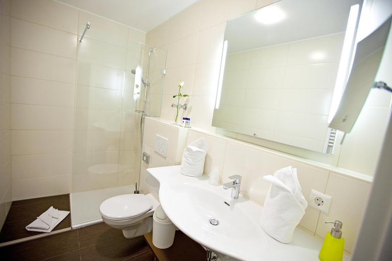 Bathroom 5, Hotel Hirsch, Böblingen