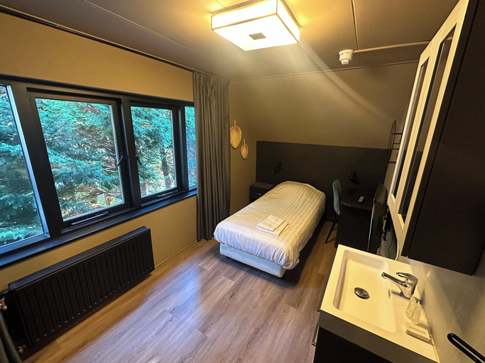 Bedroom 5, Hotel Zee Bergen, Bergen