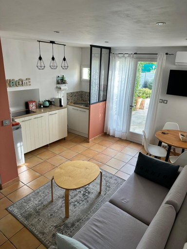 Others 5, HAVRE DE PAIX POUR 3 PERSONNES A Plan de Cuques, Bouches-du-Rhône