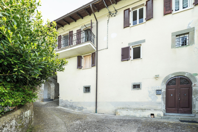 Front of property 5, Casa Dell'Alfiere, Massa Carrara