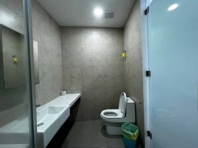 Bathroom 25