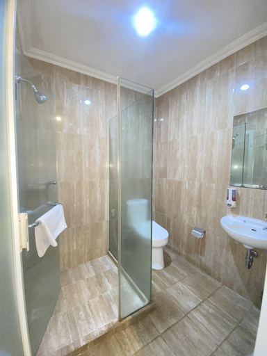 Bathroom 14