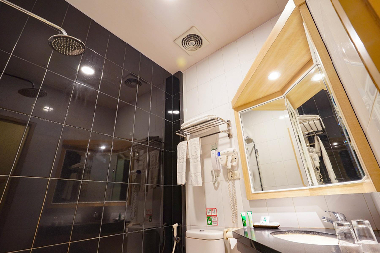 Bathroom 22