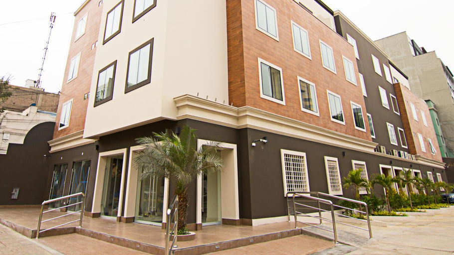 Exterior & Views