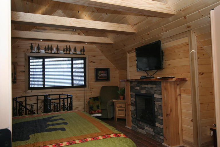Bedroom 3, Cupid's Cabin, Sevier