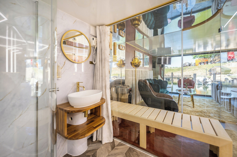 Bathroom 5, Marina Martinshafen, Vorpommern-Rügen