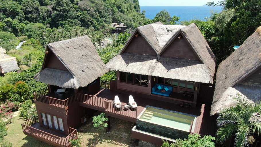Exterior 13