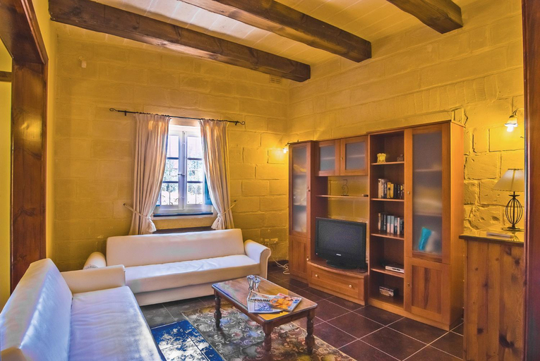 Shared lounge/TV area, Villa Sky
