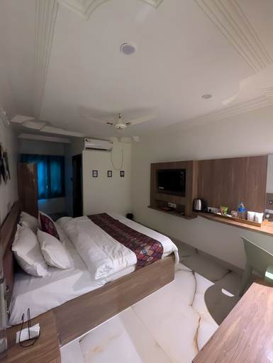 Bedroom 3, The Vibs International, Damoh