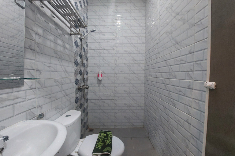 Bathroom 10