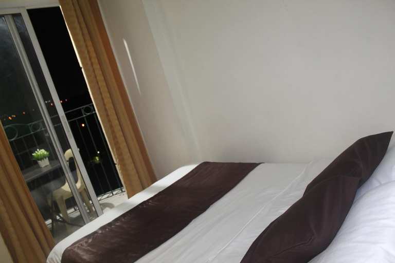 Bedroom 2, Chateau Elysee a14 near Airport Wifi Kitchen, Parañaque