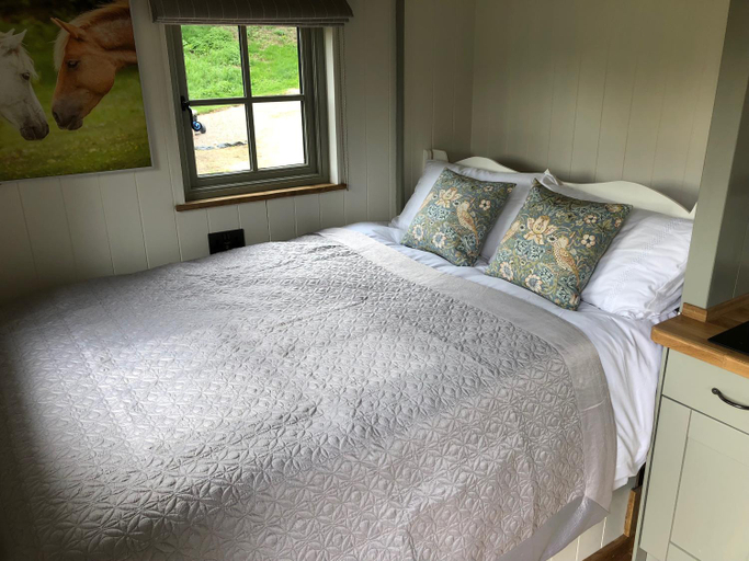 Others 4, Luxury Shepherds Hut, Hampshire