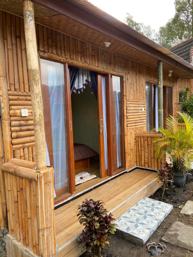Exterior 12
