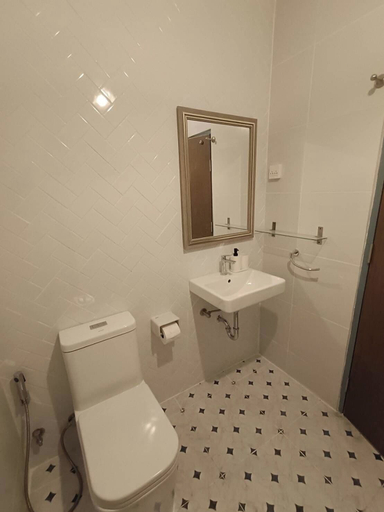 Bathroom 5, Baan Debtida, Phra Nakhon