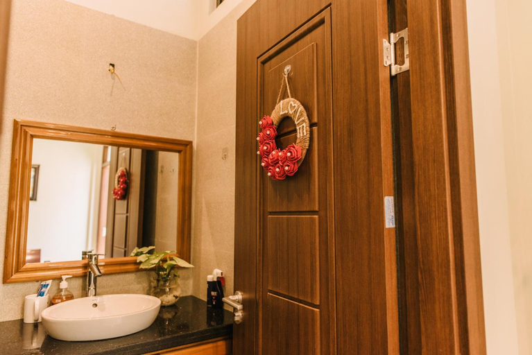 Bathroom 3, Chi Homestay #3, Huế
