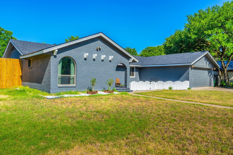 Exterior & Views 2, Sinatra Fun 5BD Home Huge Pool Game Room, Williamson