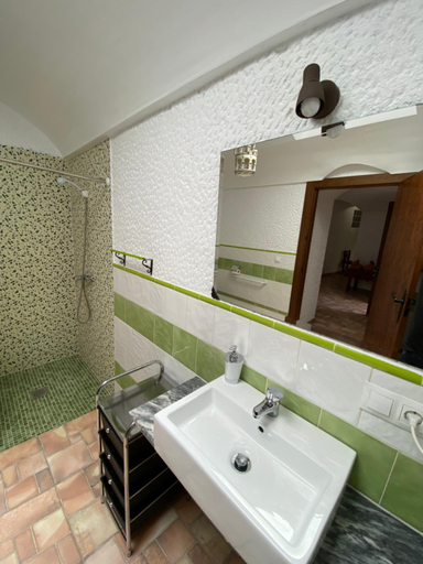 Bathroom 3, Cuevas Uropia, Granada