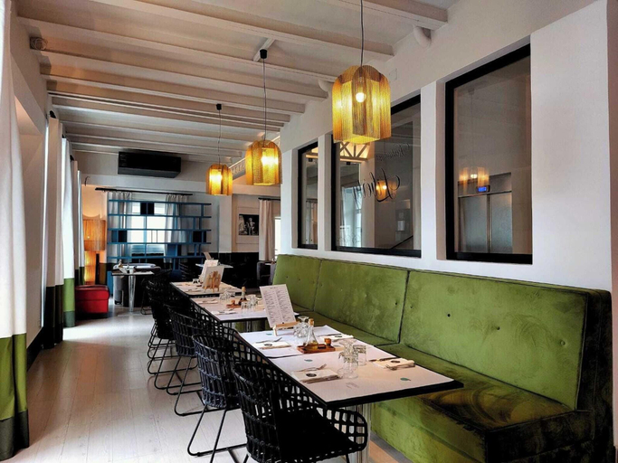 Food & Drinks 5, Hotel Carlton, Bab Bhar