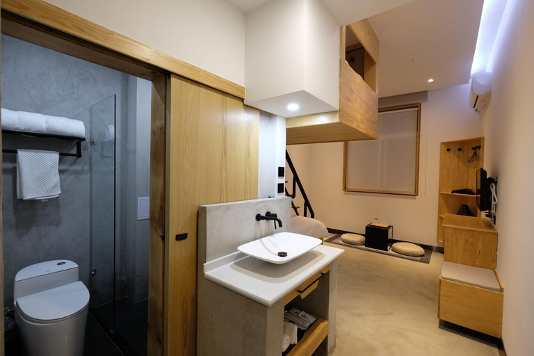 Bathroom 2, DaLi LOFT Travelling With Hostel, Dali Bai