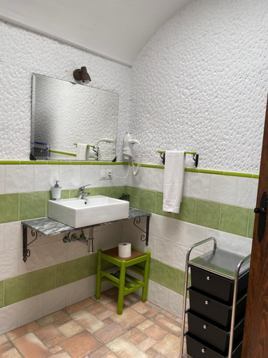 Bathroom 3, Cuevas Uropia, Granada