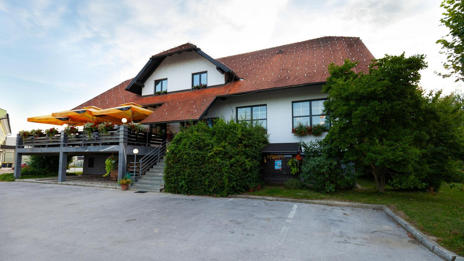 Others 5, Gostisce Prosnik, Ormož